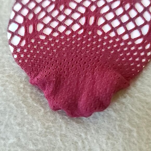 Free People Poppy Crochet Crew Socks One Size Burgundy Flirty Delicate Femme NWT - Picture 6 of 6